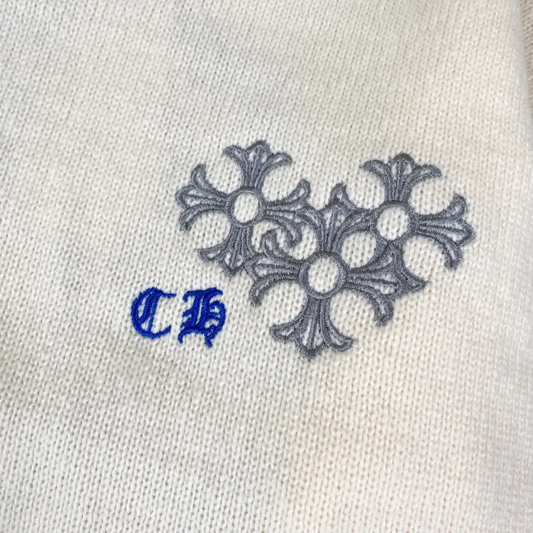 P240 Chrome Hearts CH Chrome Hearts Embroidered Disk Sanskrit Cross Hole Knitted Sweater Pullover. It’s a very popular style. It’s the same style for men and women. It’s matched with black and white. It looks great in real life. It looks good on the upper body. It looks good in daily wear. It’s even better when taking photos. It’s hard not to buy it. Buy it for me!!! Believe me, no one can refuse such a machine-length Chrome Hearts jacket. The version has been expanded based on the old version. The upper body is loose and stylish, and the hem is expanded to a casual design. Fat people look extremely slim, thin people have limited height and high-end. Ten thousand yuan ZP printing, 1:1 perfect restoration, looks good when worn alone or stacked, can be easily controlled by both men and women. If you care more about quality, you must also respect the price. It is completely different from the thin see-through bottoms and junk products on the market that pill when worn. If the style makes you shine at a glance, then quality is what you should pay more attention to. Compared with price, we focus on quality. Customers who have received my products all know it. ️️️ Sweaters on the market are generally made of bract core yarn. We use modal. The advantages over core-spun yarn are very intuitive: high cost, high price, high density, relatively expensive for developers, and let us make a lot less money. In addition, it is delicate, has no scum on the upper body, resists pilling, and is high-end. We are conscientious sellers and do not use core-spun yarn. Apart from being cheap, core-spun yarn is really useless. It shrinks, pills, hooks, and makes people pierced. He is proficient in everything. It is 2024. Who doesn’t want to look decent when they go out? Quality determines the upper body effect. No matter how bad the quality, the best style is still the temperament of the urban-rural fringe. We only do long-term business. Quality determines character. Take it back and wear it with confidence and wash it. The quality of the pattern will definitely make your eyes shine. We only make the right version of high quality. We make high-end hard goods. Reject junk goods and reject fast food. Conscientious quality and conscientious price. You deserve it!  Color: Black Beige Gray Size: S M L